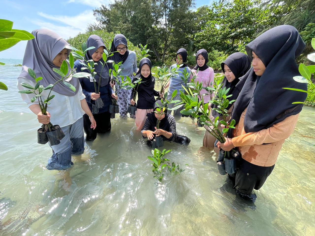 IPPNU MERAWAT SERIBU